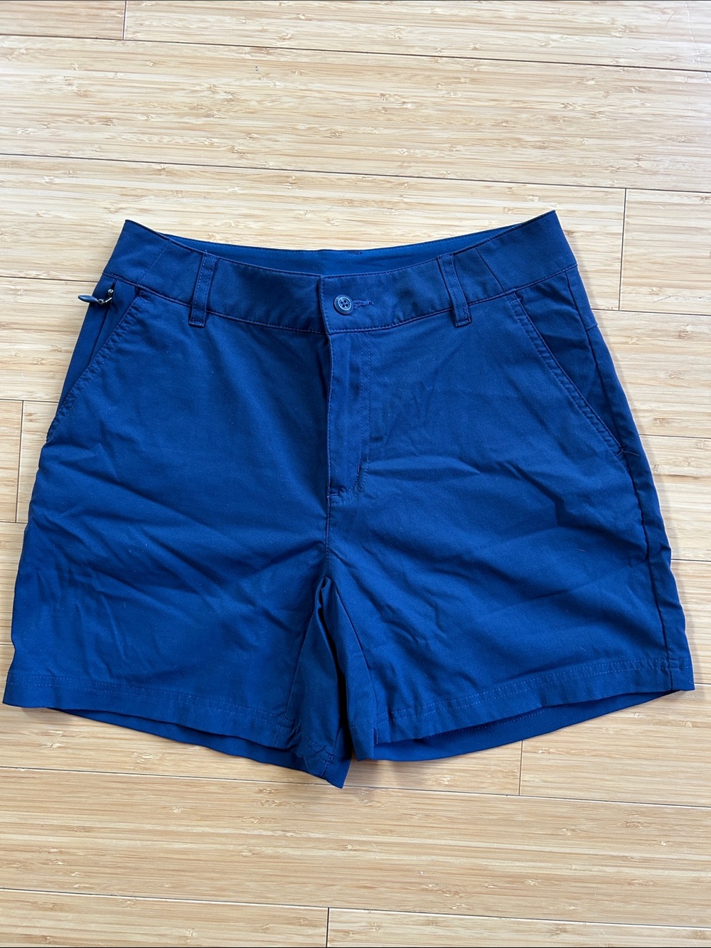 Columbia Women’s high rise navy Performance Shorts
